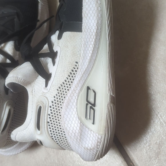 🎉HP🎉 Under Armour Curry 4's Size 7 Youth Black White Basketball Shoes - Picture 2 of 6